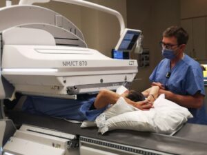 NM/C 870 Machine with patient and staff